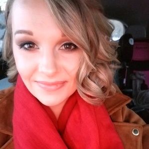 Meet your Posher, April